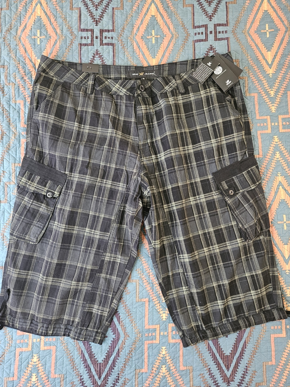Men's Plaid 18 Inch Cargo Shorts - Black & Gray
